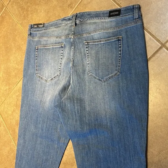 NWT Liverpool Slim Boyfriend Jeans! Size 24W