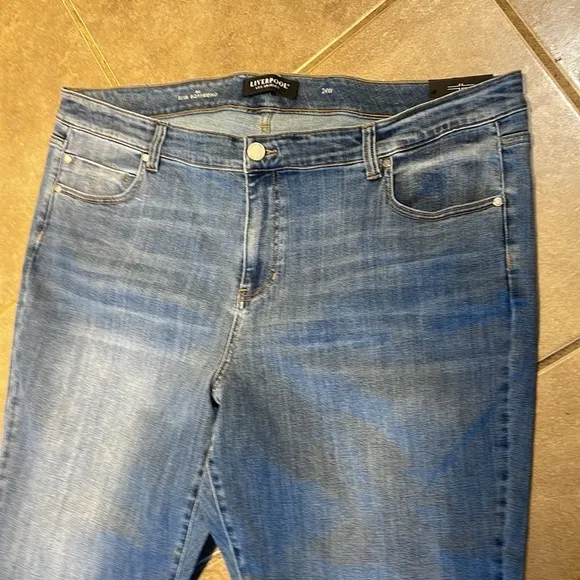 NWT Liverpool Slim Boyfriend Jeans! Size 24W
