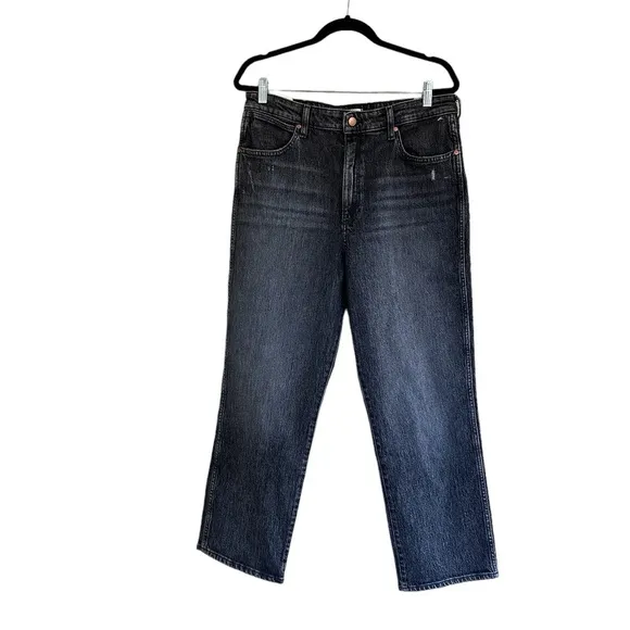 NWT  Wrangler Mom Straight Denim-Blend Jeans 33X28