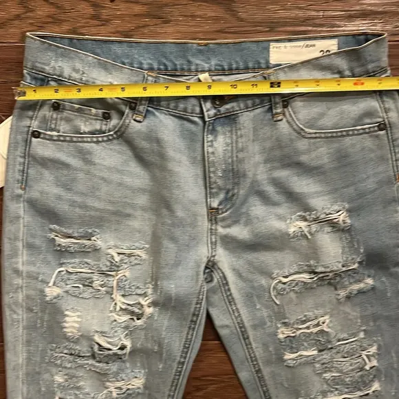 Rag &amp; Bone The Dre Thrasher Boyfriend Light Wash Jeans Size 28