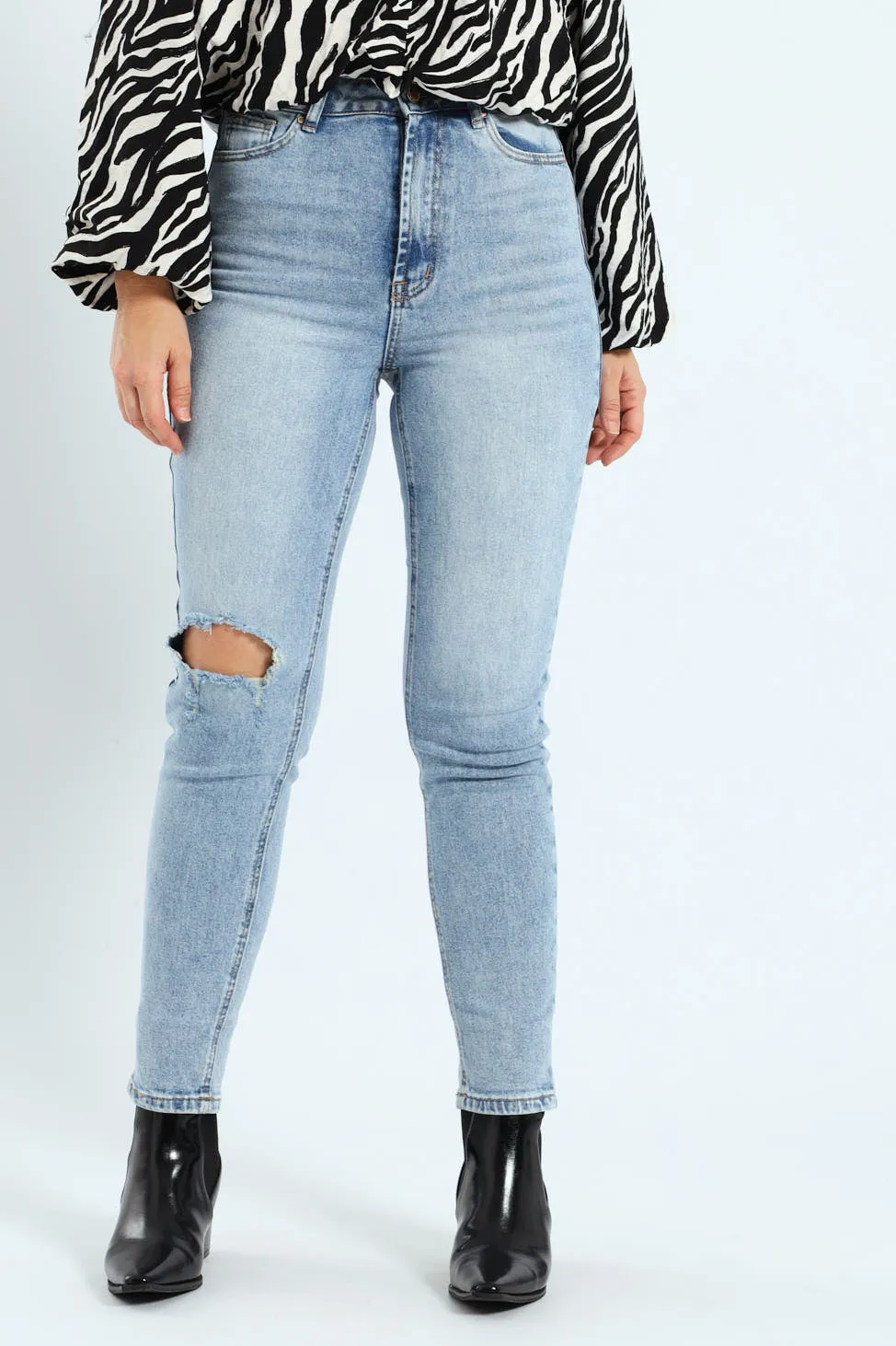 Rip Knee Mom Jean - Light Wash