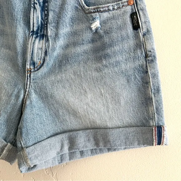 Silver Jeans 90s Mom Cuffed High Rise Light Indigo Wash Shorts Multi Sizes NWT