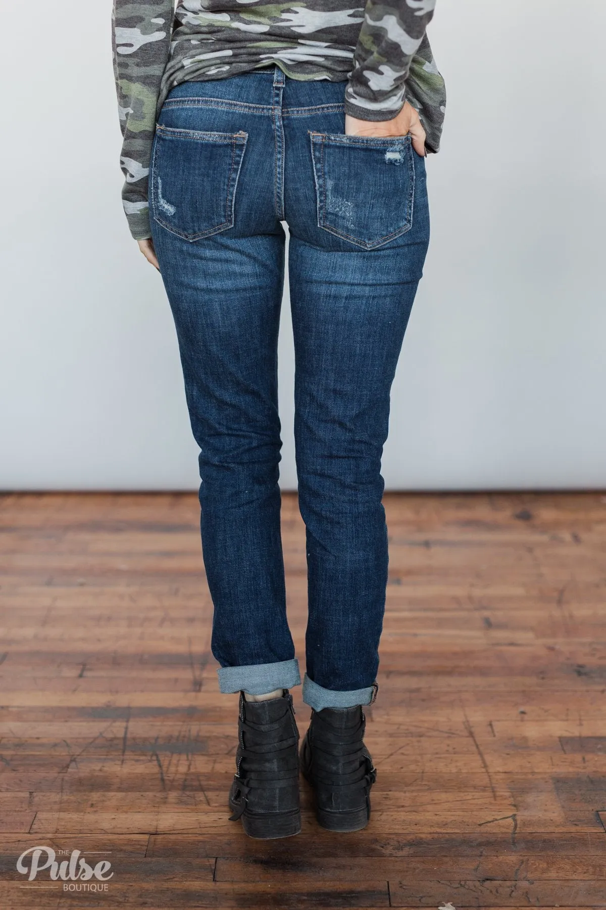 Sneak Peek Boyfriend Jeans - Avery Wash