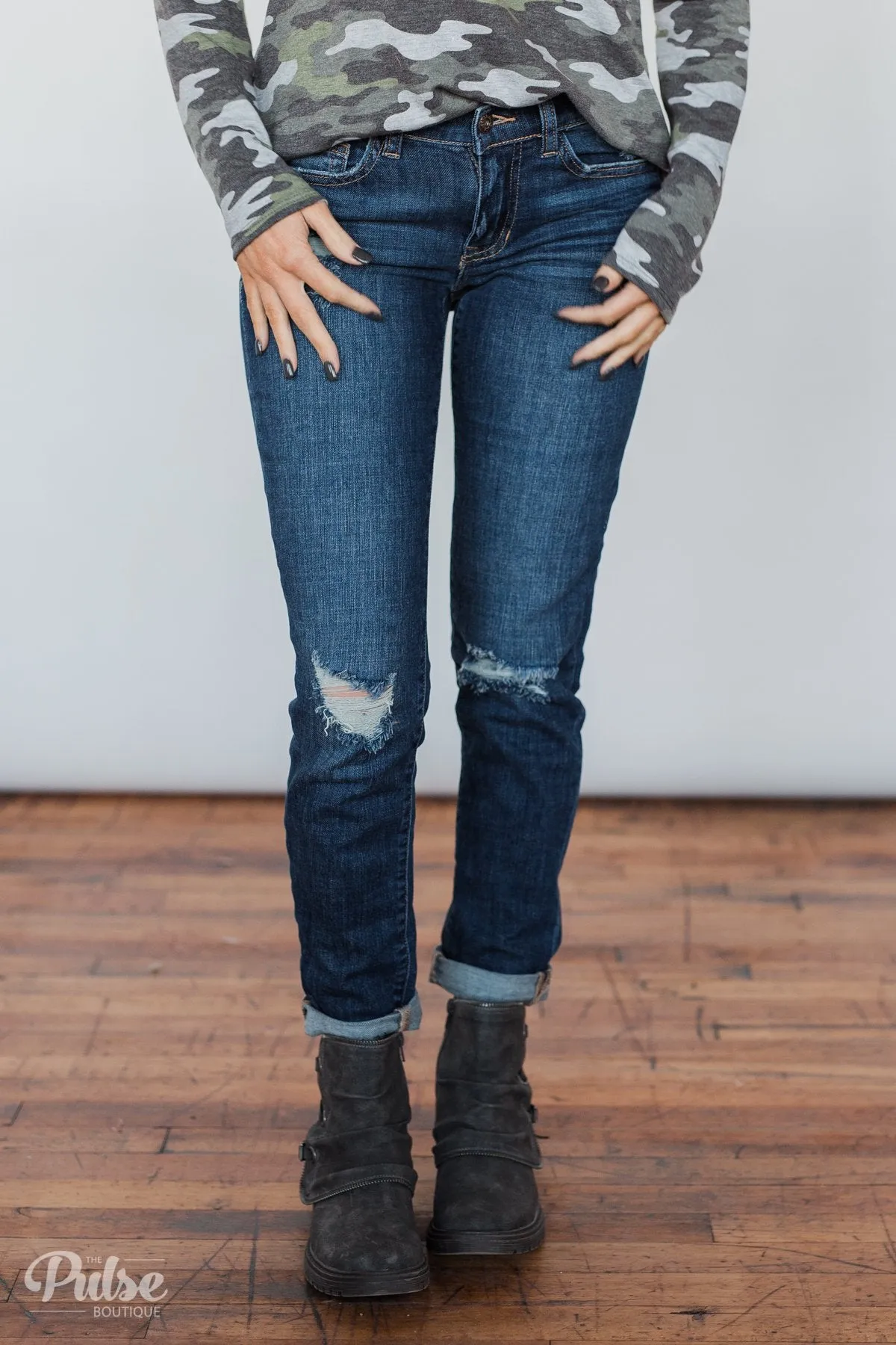 Sneak Peek Boyfriend Jeans - Avery Wash
