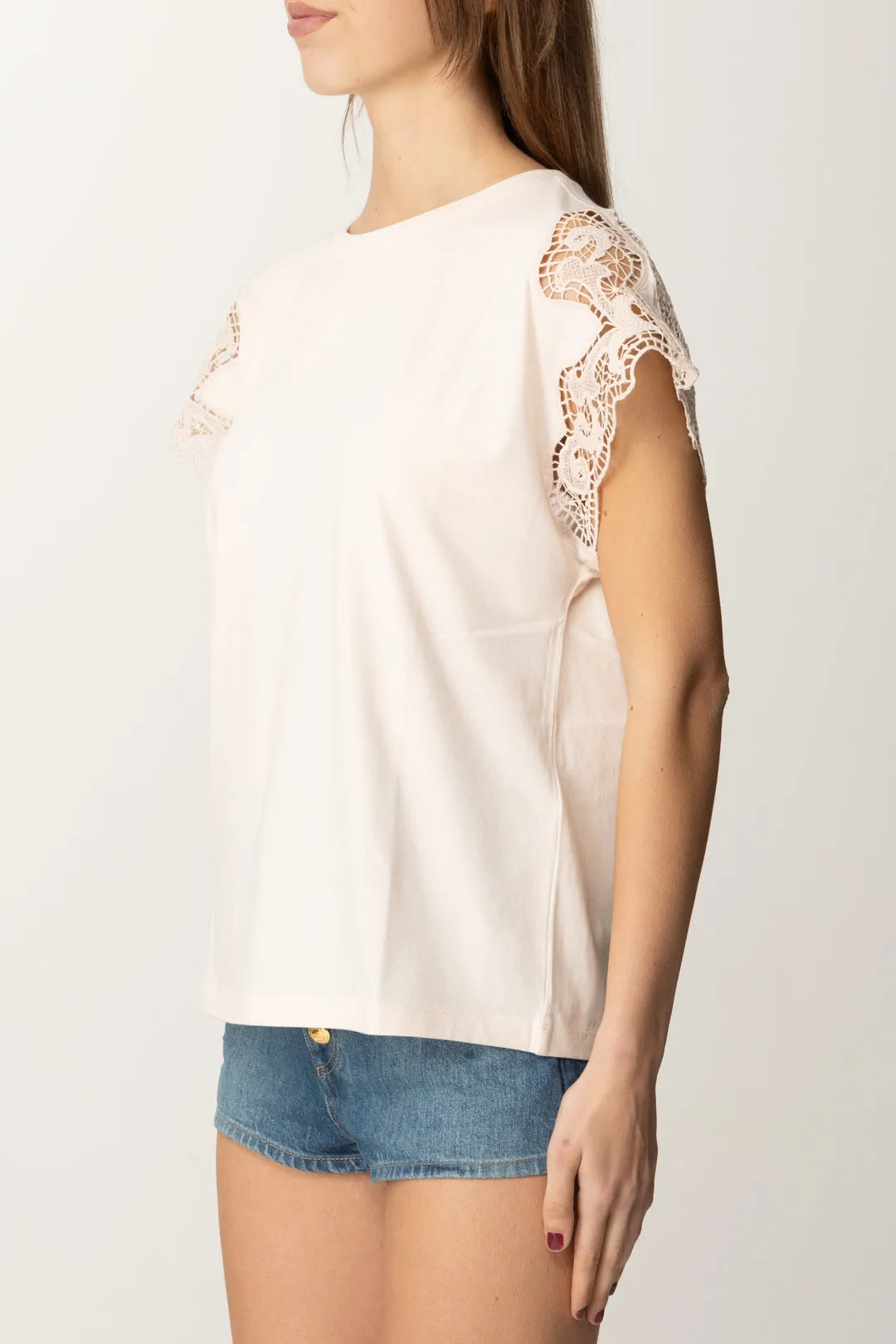 T-shirt con Maniche In Pizzo e Taglio Fluido