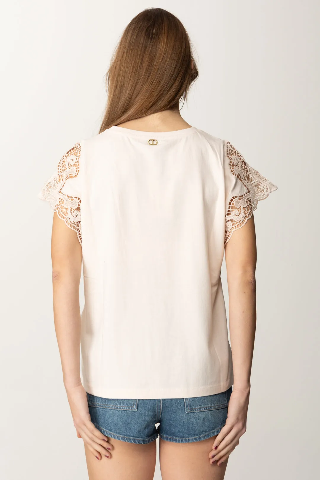 T-shirt con Maniche In Pizzo e Taglio Fluido