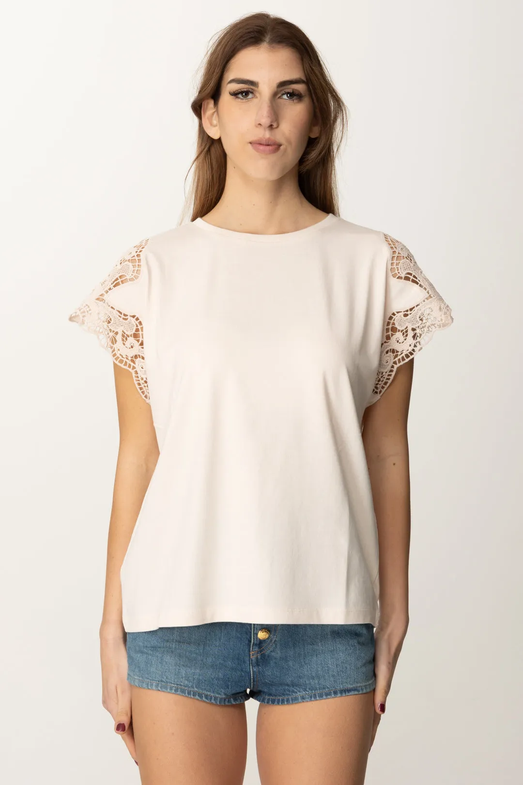 T-shirt con Maniche In Pizzo e Taglio Fluido