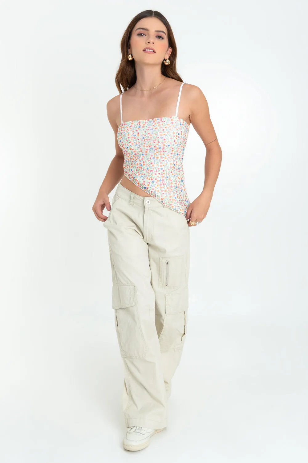 Top asimétrico de mesh floral con tirantes