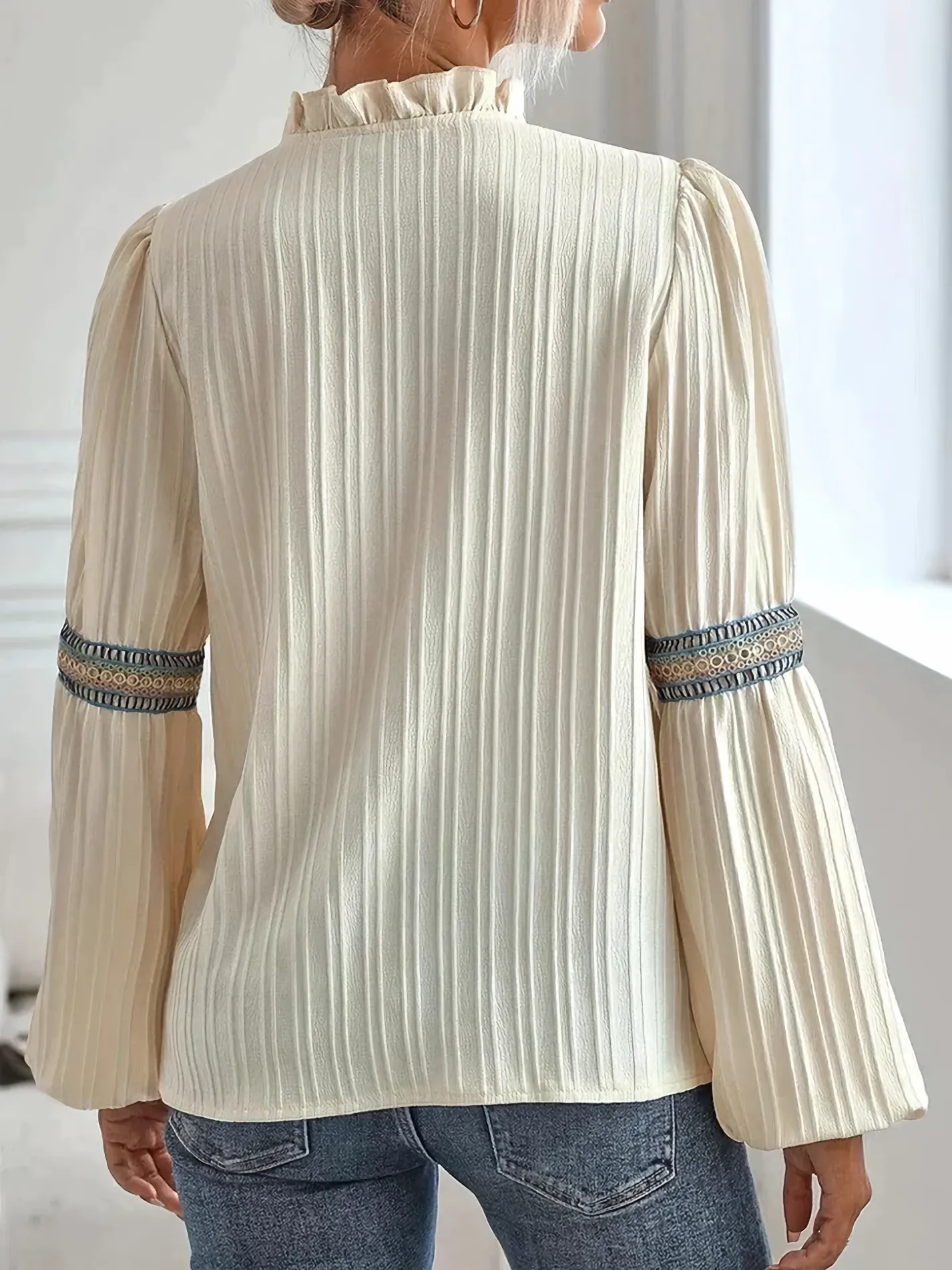 VINA - SOPHISTICATED LACE TOP